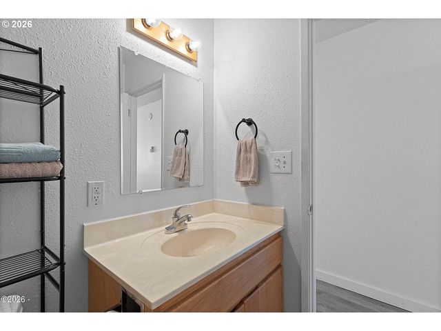 145 Nw INLET Ave, Lincoln City, OR 97367