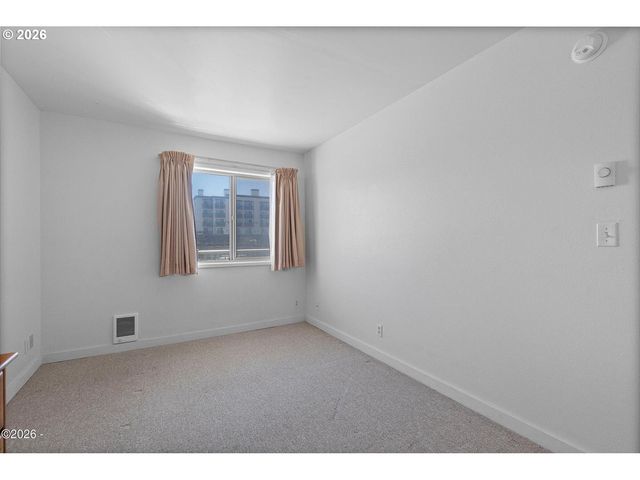 145 Nw INLET Ave, Lincoln City, OR 97367