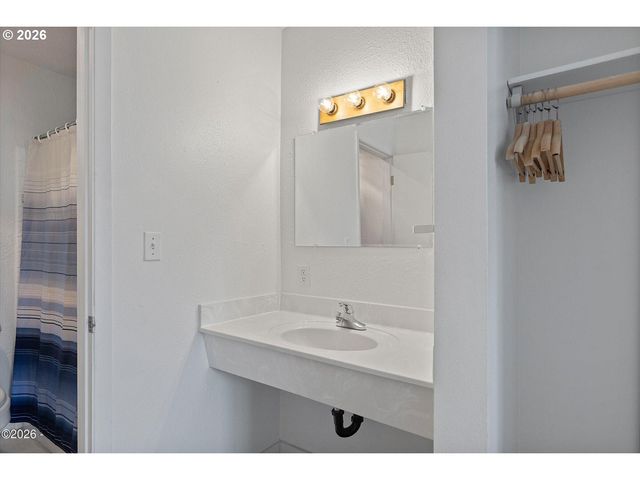 145 Nw INLET Ave, Lincoln City, OR 97367