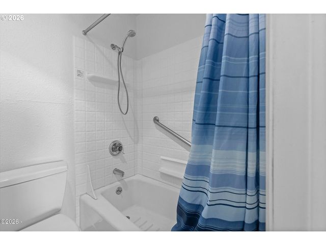 145 Nw INLET Ave, Lincoln City, OR 97367