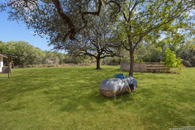 663 County Road 664, Devine, TX 78016