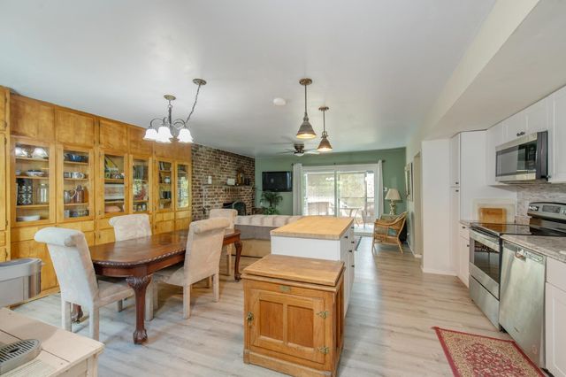 43191 W Sugar Pine Drive, Oakhurst, CA 93644