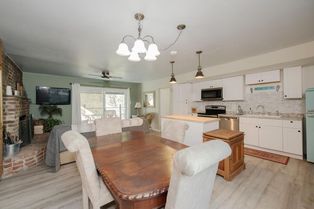 43191 W Sugar Pine Drive, Oakhurst, CA 93644