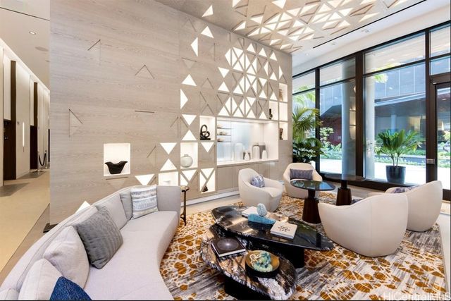 987 Queen Street 3802, Honolulu, HI 96814