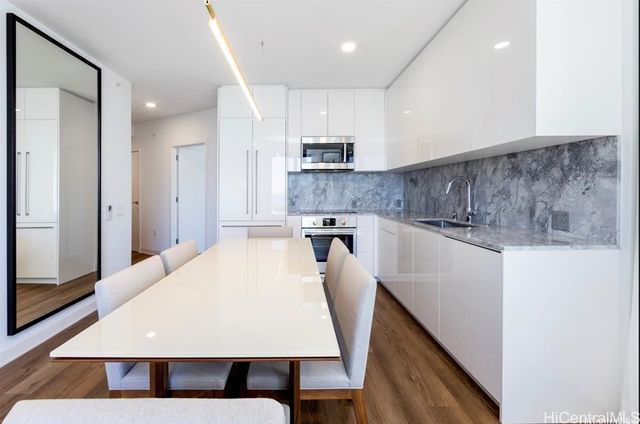 987 Queen Street 3802, Honolulu, HI 96814