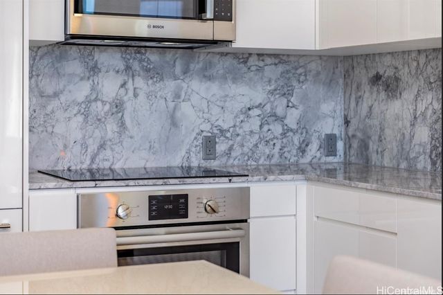 987 Queen Street 3802, Honolulu, HI 96814