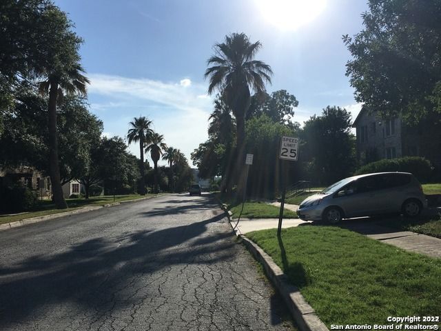 175 Harrigan Ct, Alamo Heights, TX 78209