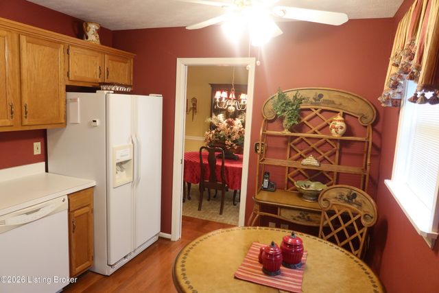 8913 Harmony Place Ct, Louisville, KY 40242