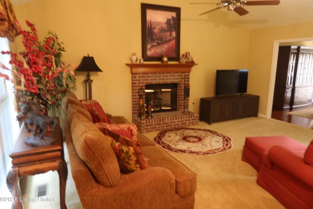 8913 Harmony Place Ct, Louisville, KY 40242
