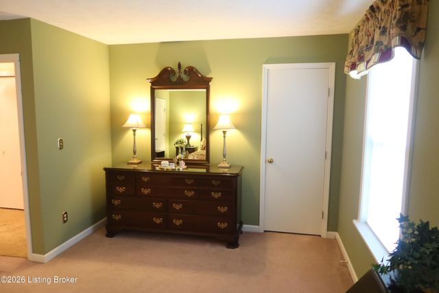 8913 Harmony Place Ct, Louisville, KY 40242