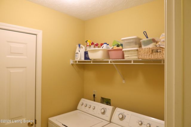 8913 Harmony Place Ct, Louisville, KY 40242