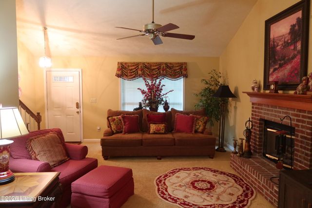 8913 Harmony Place Ct, Louisville, KY 40242