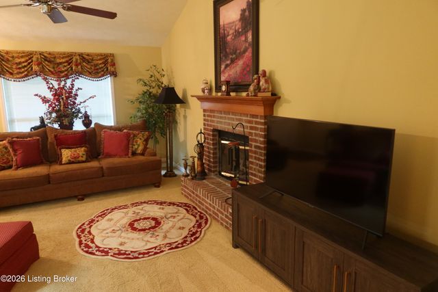 8913 Harmony Place Ct, Louisville, KY 40242