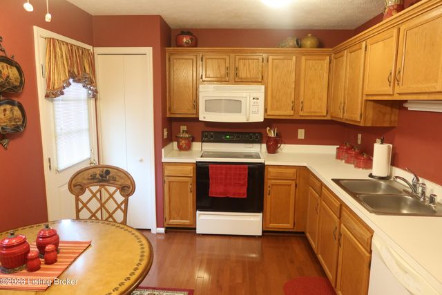 8913 Harmony Place Ct, Louisville, KY 40242
