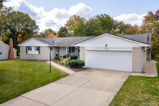 758 Lake Forest Road, Rochester Hills, MI 48309