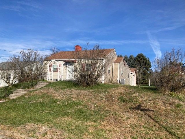 121 Pennsylvania, Monessen, PA 15062