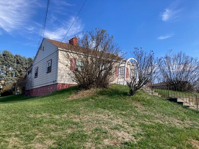 121 Pennsylvania, Monessen, PA 15062