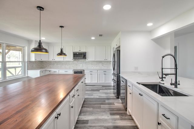 3884 E Lois Road, Sanger, TX 76266