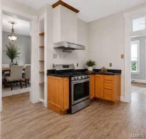 1216 N 5th Street, St Charles, MO 63301