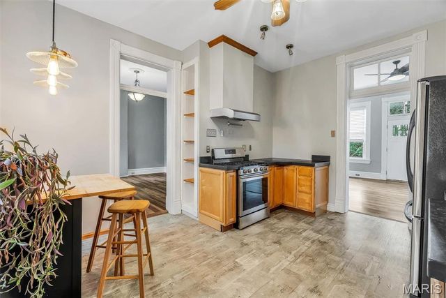 1216 N 5th Street, St Charles, MO 63301