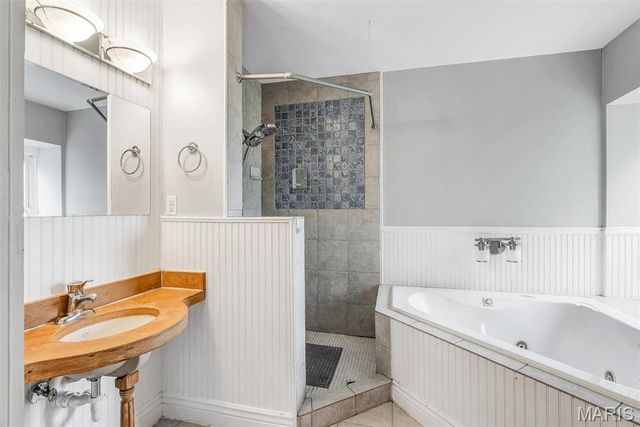 1216 N 5th Street, St Charles, MO 63301