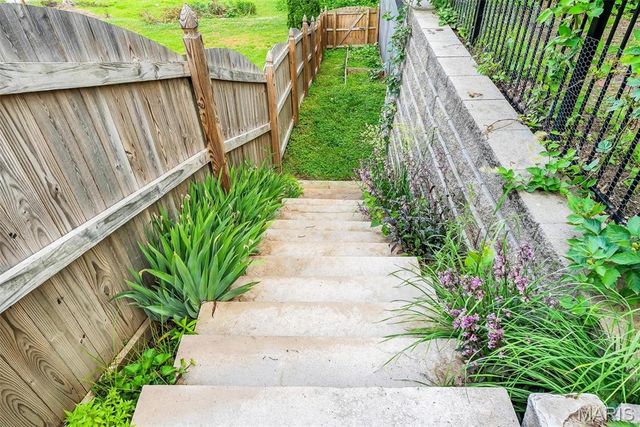 1216 N 5th Street, St Charles, MO 63301