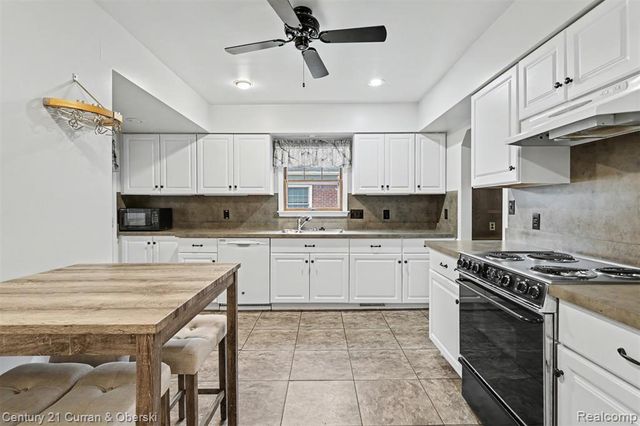 4437 Merrick Street, Dearborn Heights, MI 48125