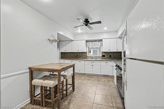 4437 Merrick Street, Dearborn Heights, MI 48125