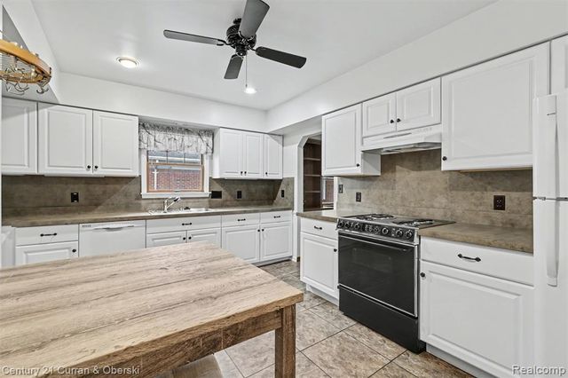 4437 Merrick Street, Dearborn Heights, MI 48125
