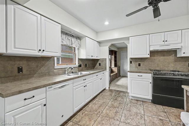 4437 Merrick Street, Dearborn Heights, MI 48125
