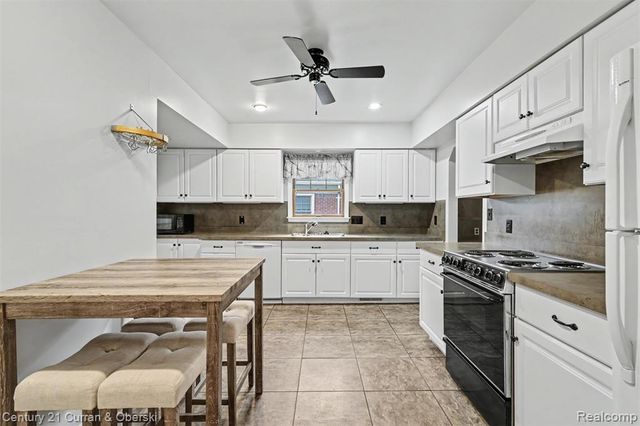4437 Merrick Street, Dearborn Heights, MI 48125
