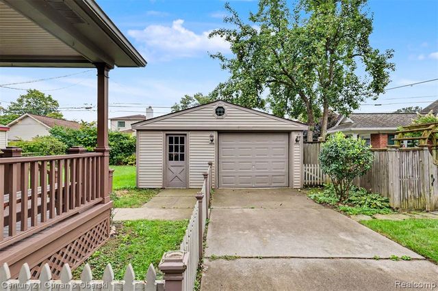 4437 Merrick Street, Dearborn Heights, MI 48125