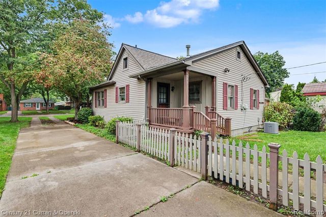 4437 Merrick Street, Dearborn Heights, MI 48125