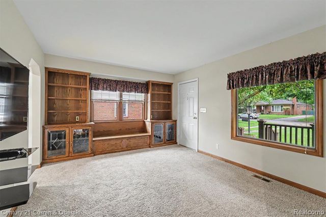 4437 Merrick Street, Dearborn Heights, MI 48125