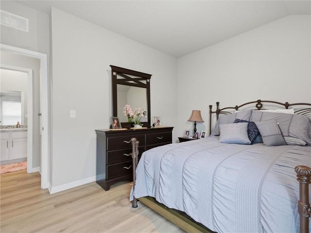7920 SE 5th Terrace, Blue Springs, MO 64014