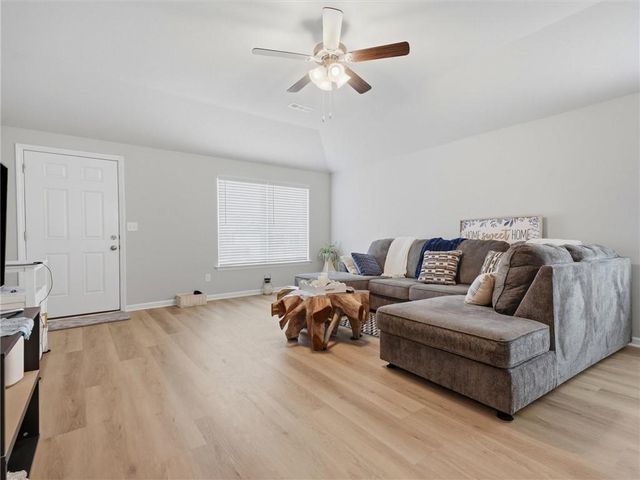 7920 SE 5th Terrace, Blue Springs, MO 64014