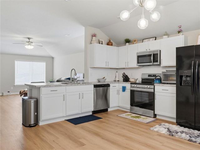 7920 SE 5th Terrace, Blue Springs, MO 64014