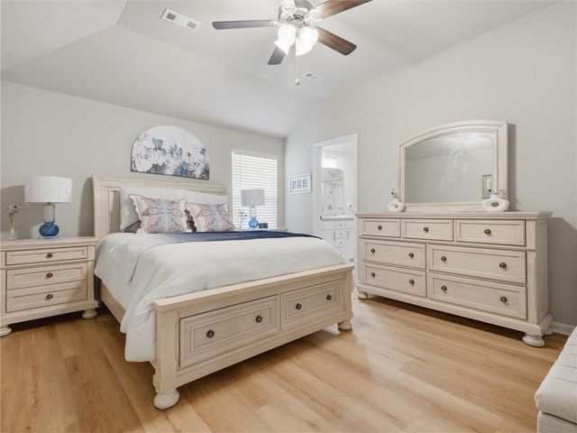 7920 SE 5th Terrace, Blue Springs, MO 64014