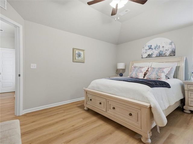 7920 SE 5th Terrace, Blue Springs, MO 64014