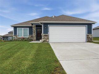 7920 SE 5th Terrace, Blue Springs, MO 64014