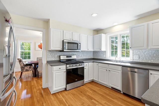 1 Village Ln, Littleton, MA 01460