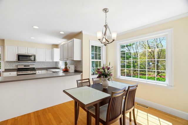 1 Village Ln, Littleton, MA 01460