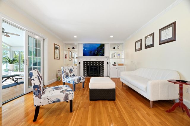 1 Village Ln, Littleton, MA 01460