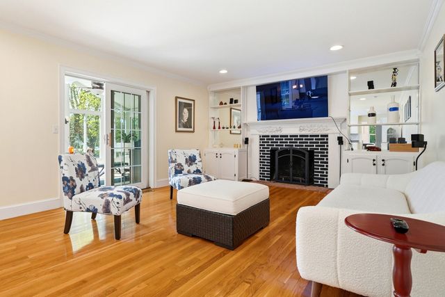 1 Village Ln, Littleton, MA 01460