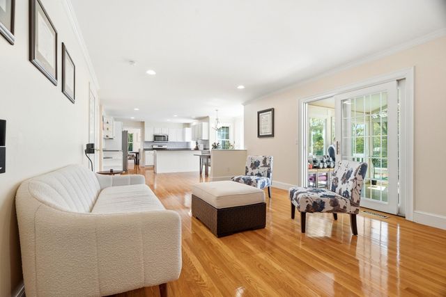 1 Village Ln, Littleton, MA 01460