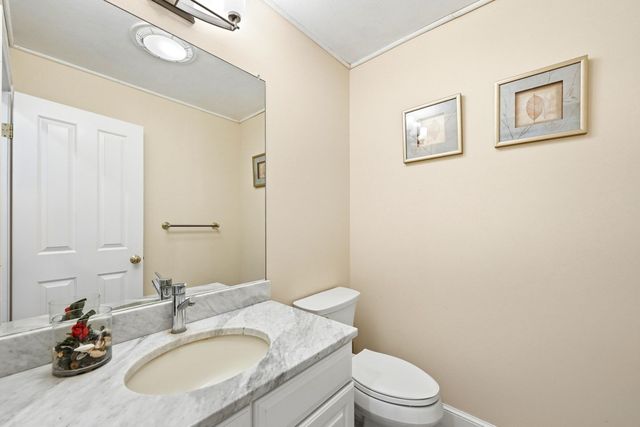 1 Village Ln, Littleton, MA 01460