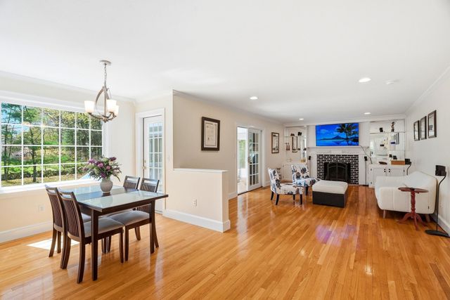 1 Village Ln, Littleton, MA 01460
