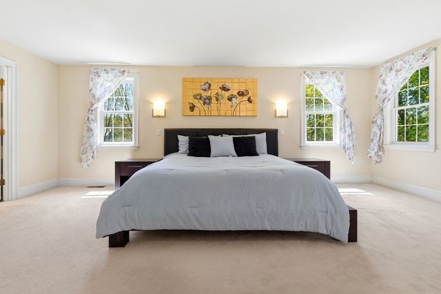 1 Village Ln, Littleton, MA 01460