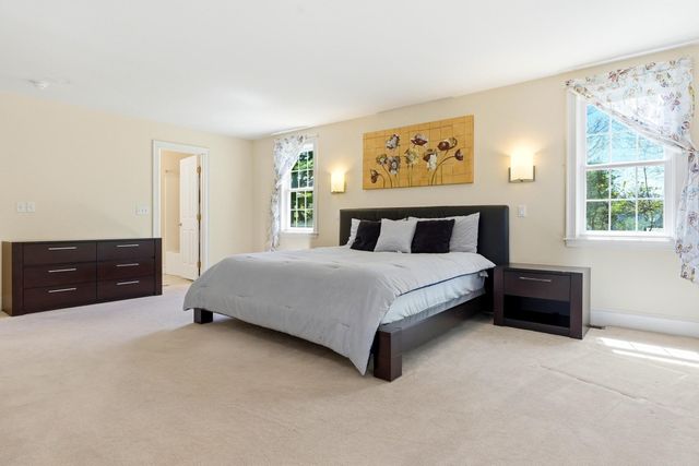 1 Village Ln, Littleton, MA 01460