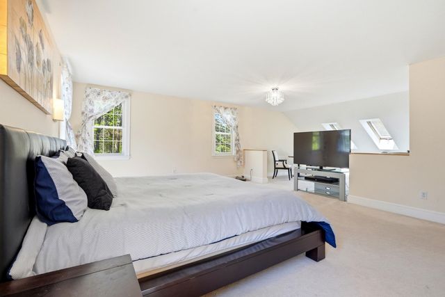 1 Village Ln, Littleton, MA 01460